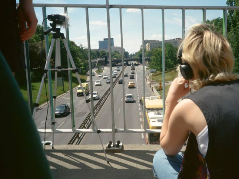 Odsłuch publiczny. Wspólne słuchanie audycji