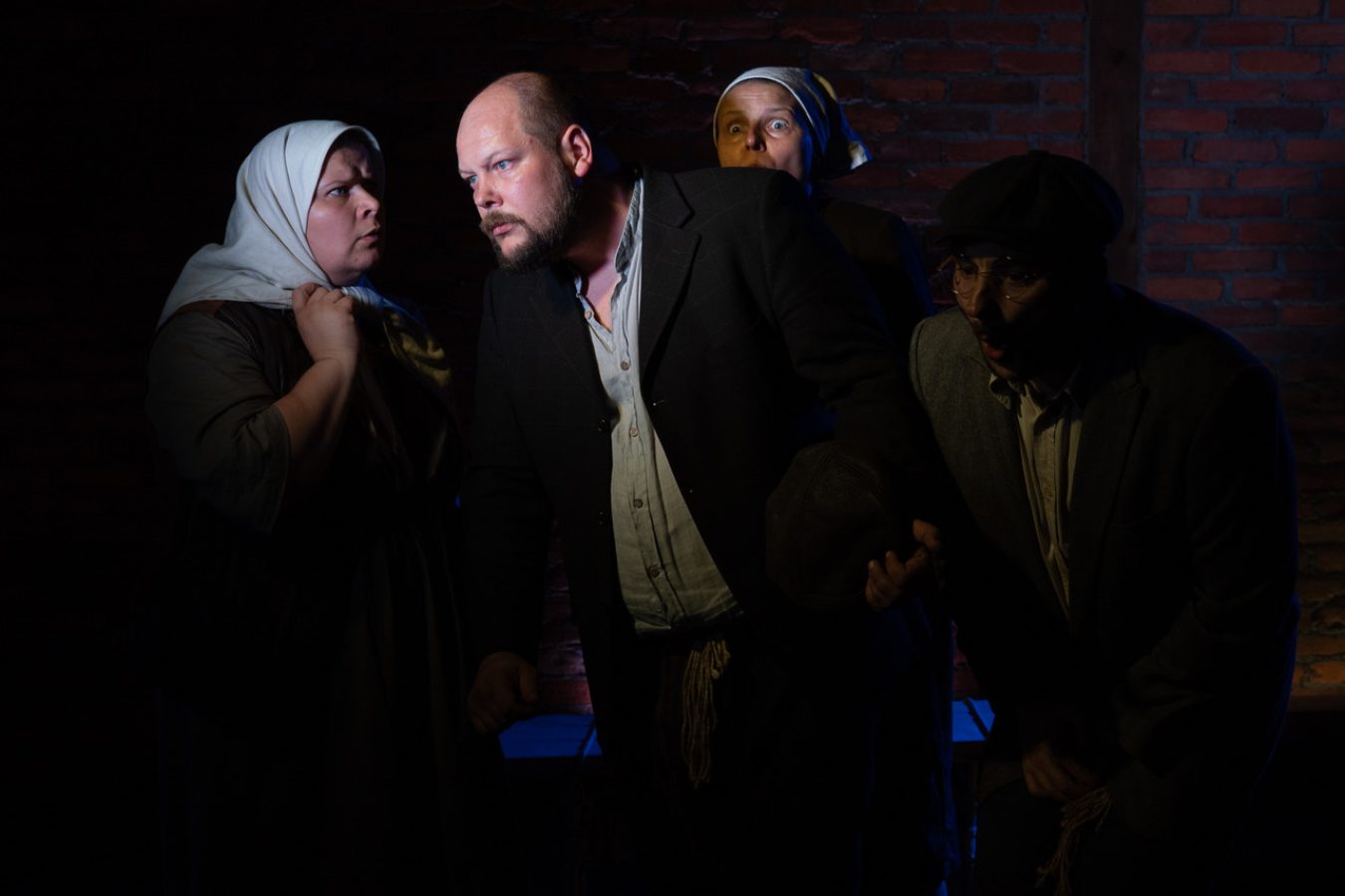 Bieżeńcy, Batiuszka i kobiety, BY Teatr