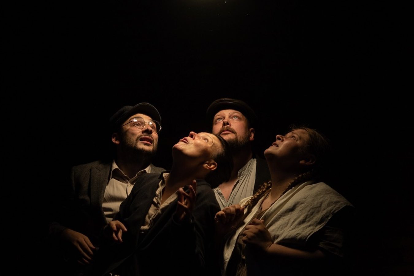 Bieżeńcy, Państwo biuro,BY Teatr